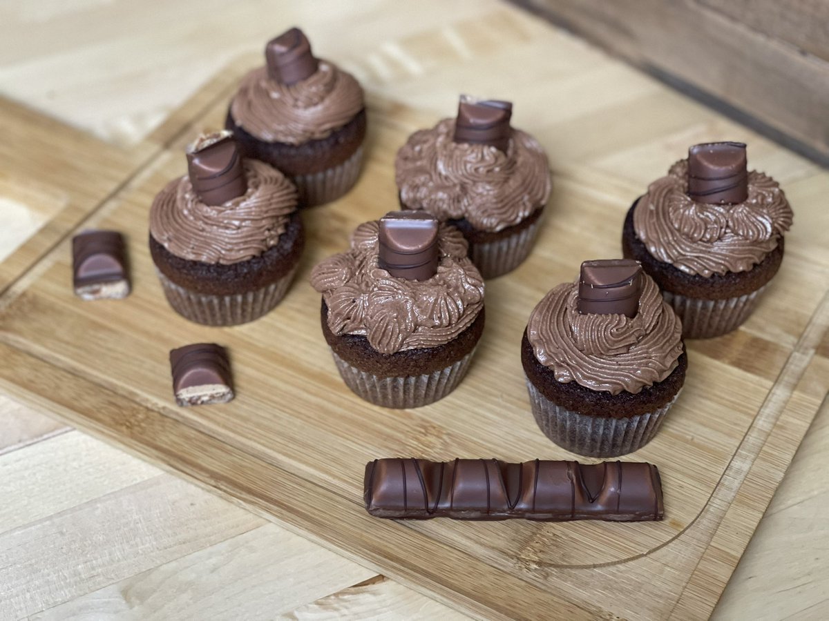 LilyCooking1's tweet photo. CUPCAKE NUTELLA KINDER BUENO https://t.co/obJDYdauv9 via @YouTube  #kinderbueno #cupcake #nutella #abonnetoi #dessertfacile #cupcakes #tweeter #tweet #tweetcuisine #recette #recipecupcake   #kinder #YouTubeShorts #youtuber https://t.co/hhEfzDhhkG
