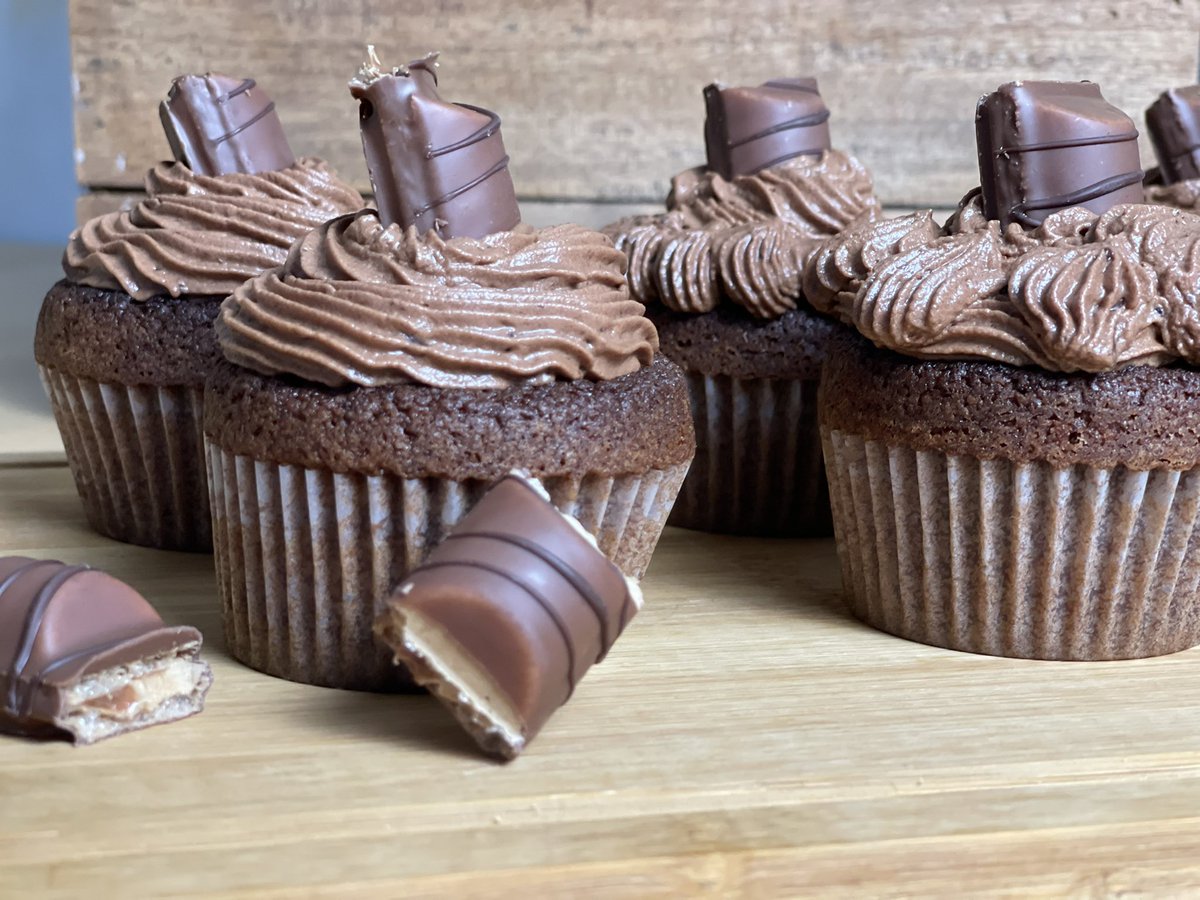 LilyCooking1's tweet photo. CUPCAKE NUTELLA KINDER BUENO https://t.co/obJDYdauv9 via @YouTube  #kinderbueno #cupcake #nutella #abonnetoi #dessertfacile #cupcakes #tweeter #tweet #tweetcuisine #recette #recipecupcake   #kinder #YouTubeShorts #youtuber https://t.co/hhEfzDhhkG