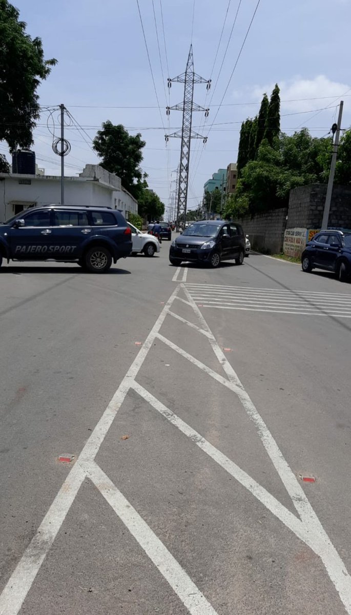 pradeep873's tweet photo. @DurgaRoad 
Regular traffic jam at old age home juction becoz of narrow road. This is to be widened on top priority. Request our Hon'ble MLA garu to resolve this problem on top priority. 
Location : Old Age Home Corner https://t.co/pm0sD08zKV