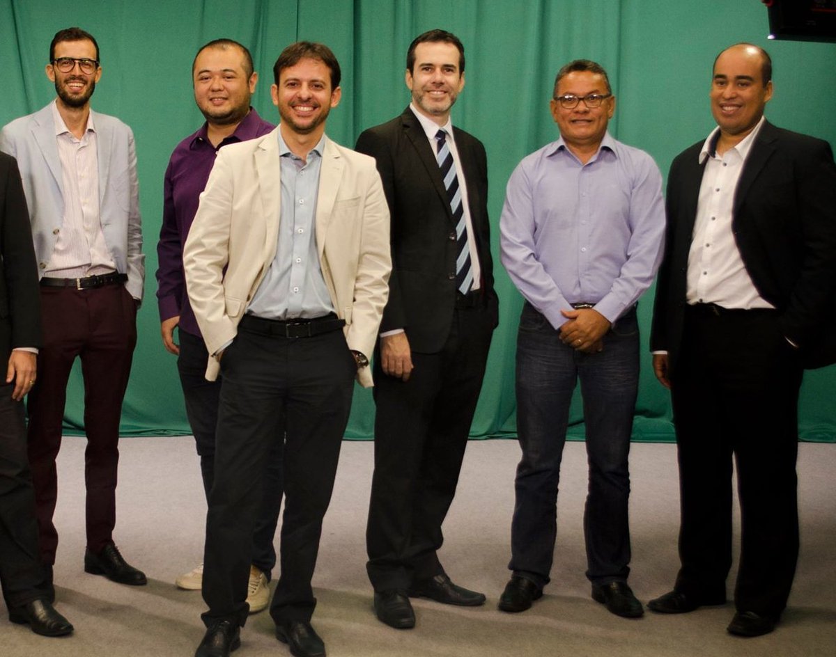 JorgeLutif's tweet photo. #TBT as famosas fotos da equipe de coordenadores nos finais de semestre pós grandes conquistas e resultados dos cursos entre os anos de 2014 a 2018. https://t.co/AqgV4okDVt