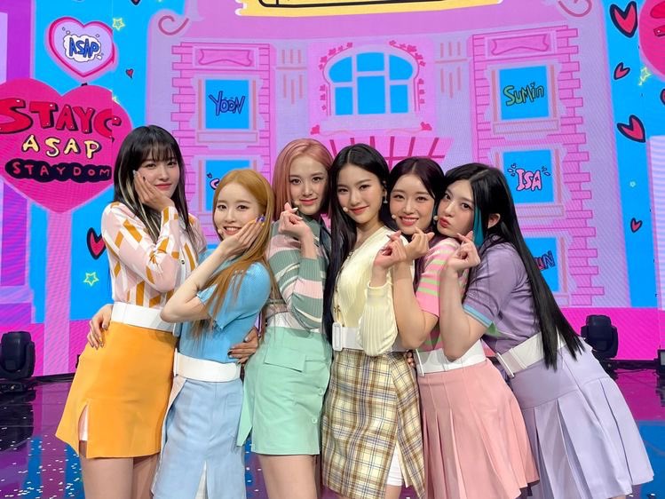 leechaedits's tweet photo. don’t you guys just love it when they https://t.co/q3BqqLouJr