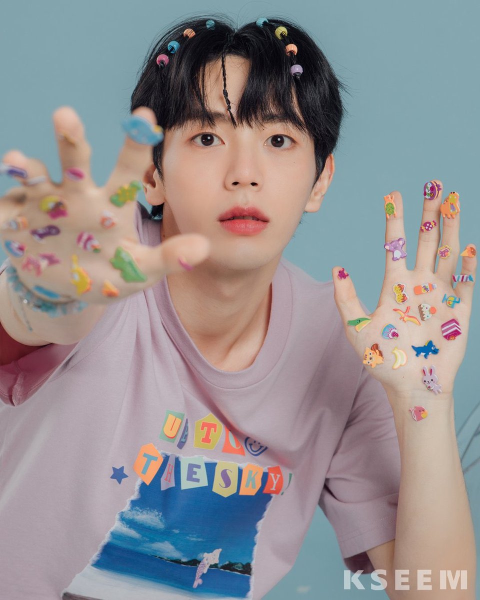 UppoompatTh's tweet photo. [D3] 3วันสุดท้าย PRE ORDER:
Specia​l​ Boxset​ :​ UP​ TO​ THE​ SKY​

⏳ 15.11.2021 || 12.00 น.
👉🏻ซื้อเสื้อ​ 2​ ตัว​รับกล่องที่ออกแบบโดย​ คุณอัพ พร้อมการ์ดสุ่ม 1 ใบ

👉🏻ลุ้นสิทธิ์ชมไลฟ์ / VDOcall
🗓 SUN 28.11.2021 || 15.00 น.

🛒 https://t.co/0pOOPtOvAo

#KSEEMUPtothesky
#uppoompat https://t.co/Fr6LPdfB9f