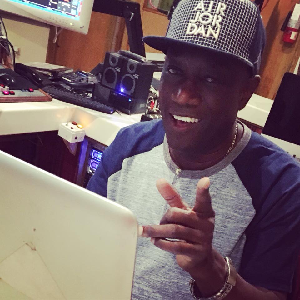 IRIE_FM's tweet photo. #GTTaylor is on the #IRIEFM airwaves right now with #ActionTrack on #the107s!! #DancehallMaster #GTTaylor #GTDancehall IG: @gt_taylor_ FB: https://t.co/7gDN2wKPe5 Twitter: https://t.co/jtDiYwoyk8 https://t.co/bIpzMNdhxK