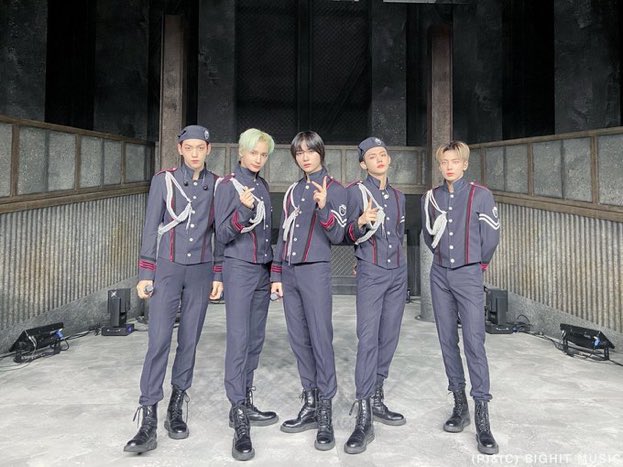 yeonsaint's tweet photo. bellboys union https://t.co/WIdk8LVuWq