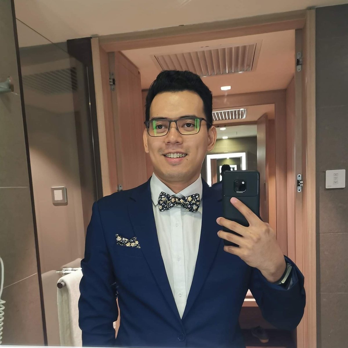kookoocryptotv's tweet photo. You change the mood of a room by the energy you bring into it. Negative or positive. 💯

Negative people suck the energy out of others.Try to stay away from them.😅👌

Meetup ready. Kitakits! ✅ https://t.co/gyIZcGkd2D