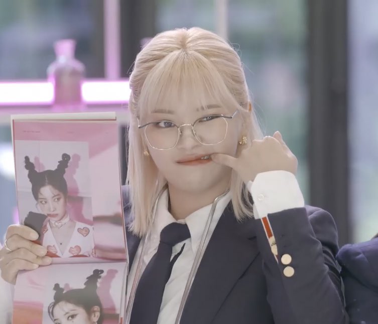 myjeongarchives's tweet photo. jeongyeon imitating dahyun 😭😭 https://t.co/7aU8YZyDuS