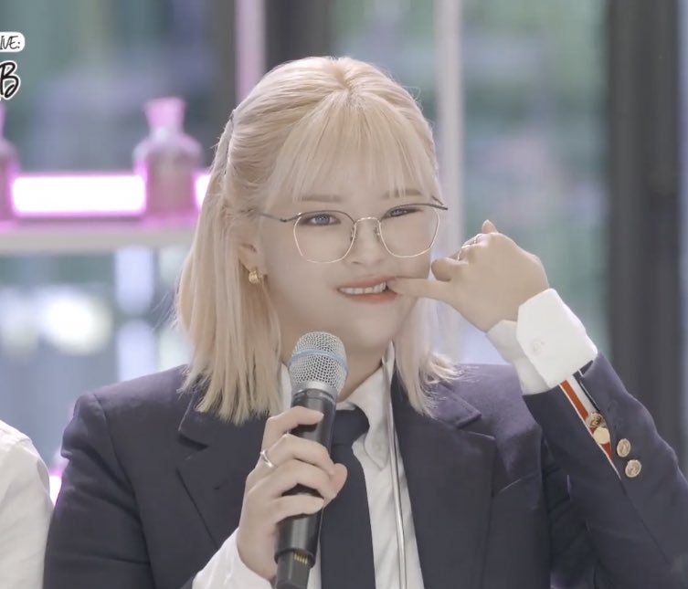 myjeongarchives's tweet photo. jeongyeon imitating dahyun 😭😭 https://t.co/7aU8YZyDuS