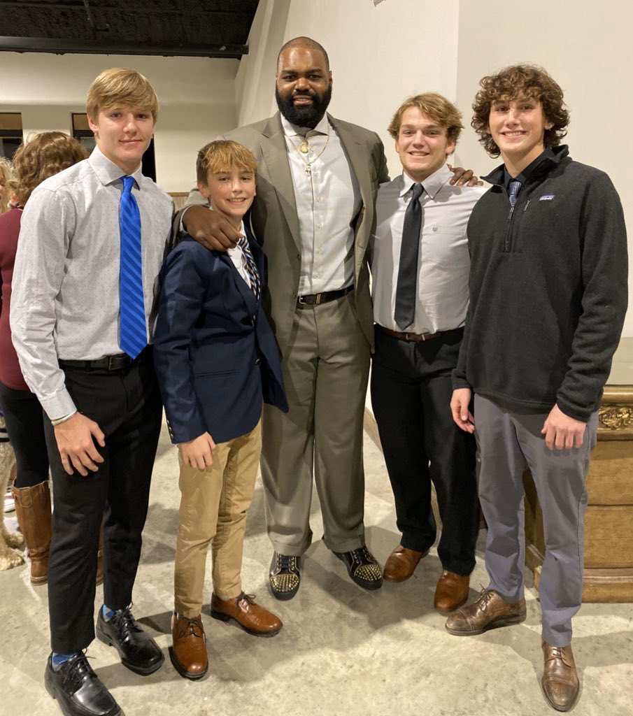 larmtr's tweet photo. Took 4 of my favorite football players to listen to Michael Oher and support CASA tonight.
 Thanks for being my handsome dates! 💚💙💙💙 https://t.co/bMZlqpjGuu