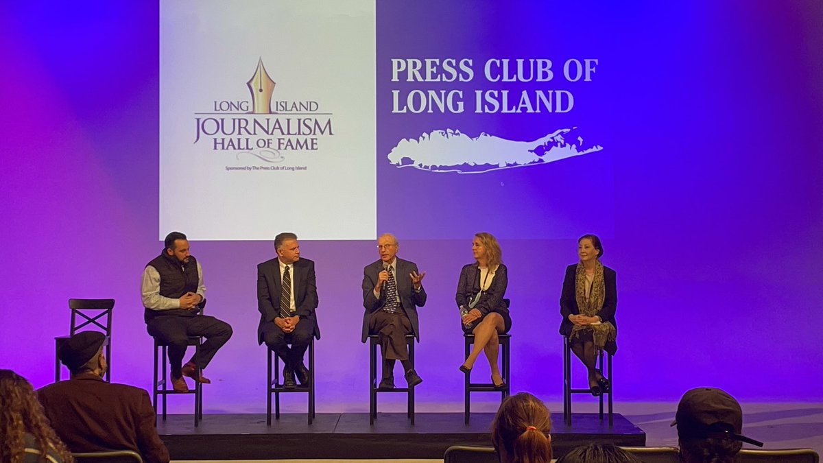 ChrisVaccaro's tweet photo. What a night! A master class in journalism for our @HerbertSchoolHU students thanks to #LongIsland Journalism Hall of Famers Bill Bleyer, Scott A. Brinton, Carolyn James &amp; Sandra Peddie. @PCLI had its first in-person event in almost two years tonight at HU. 🦁 https://t.co/107JAiE2Tk