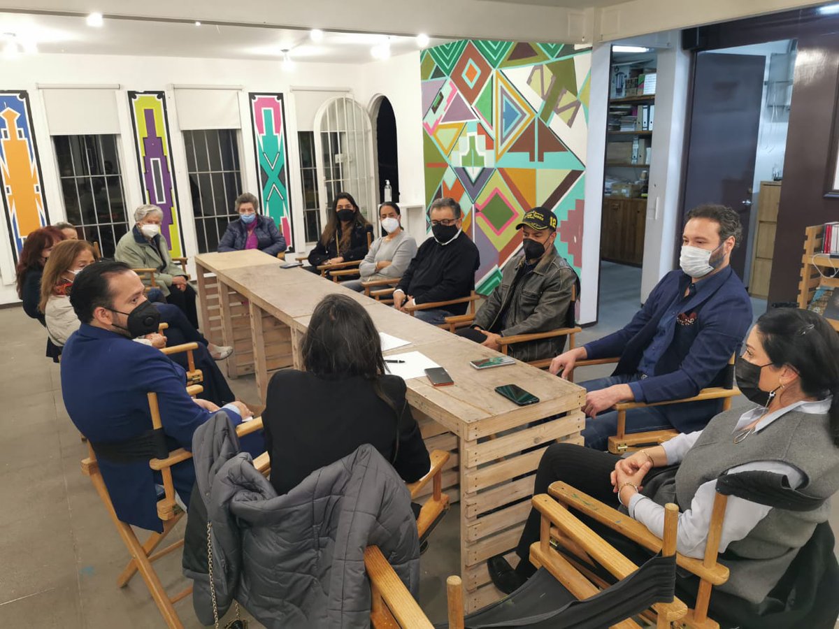 anelnochebuena's tweet photo. Trabajando de la mano con los vecinos de Polanco CDMX a favor de la cultura🕊️

Gracias @mauriciotabe por apostar por la cultura!

@AlessandraRdlv Desarrollo Social adelante con o la Cultura! 

#epicentroculturalmh https://t.co/Kp1qLhpD61