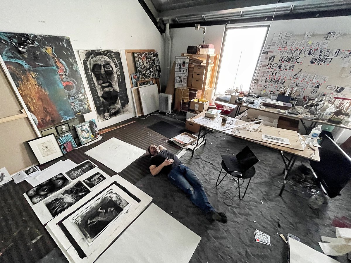 Discover the art of drawing with contemporary artist @Marco Luccio. Final tickets available for Sunday's inspiring drawing class amongst the Hellenic Museum's artefacts and exhibitions. 
🎟️ Tickets available: bit.ly/3o143xa