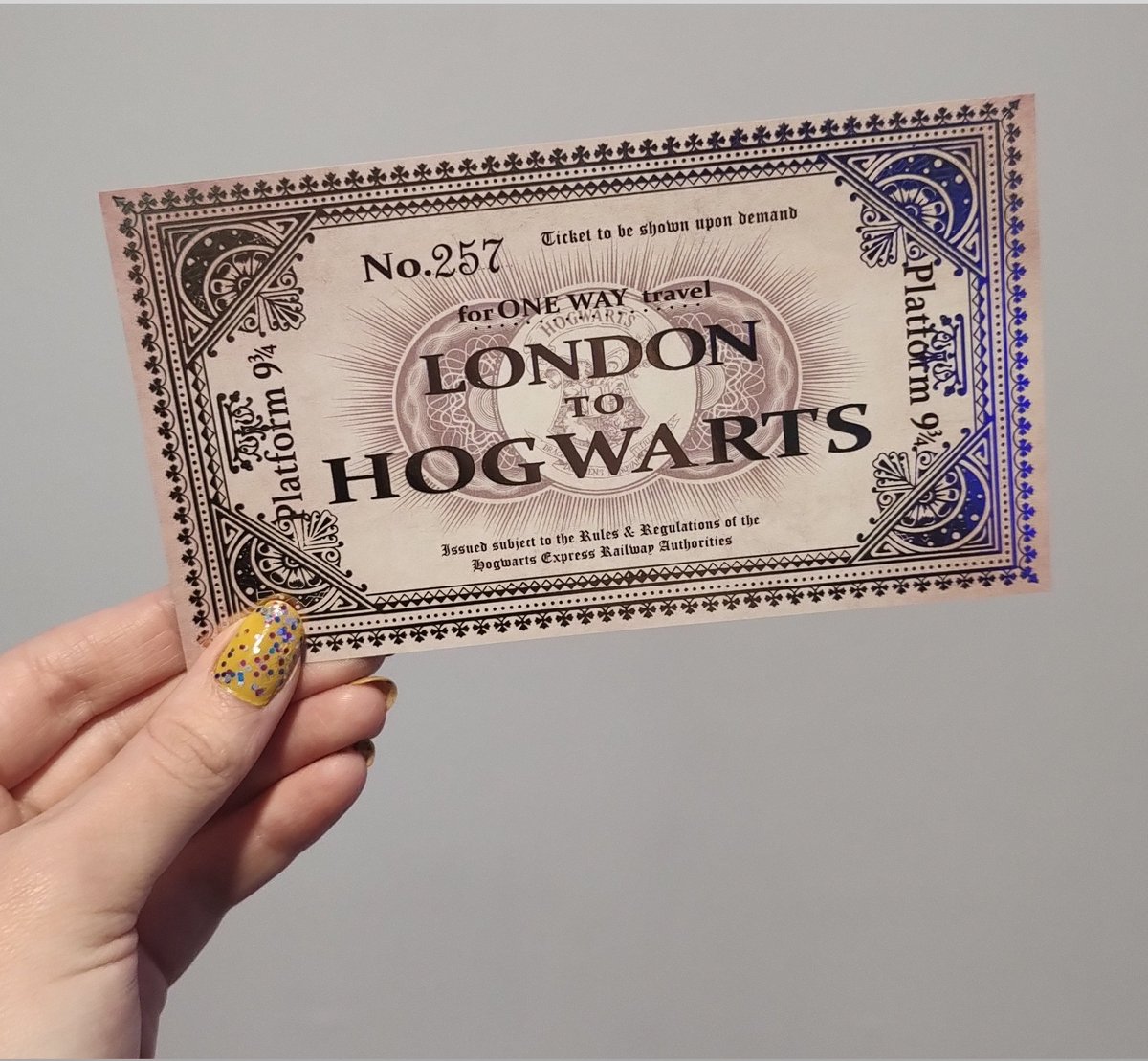 capa_invisible's tweet photo. Los boletos que están dando en Cinépolis por el reestreno de Harry Potter y la Piedra Filosofal, debido a su 20 aniversario 😍❤️ https://t.co/p84RuntDDO