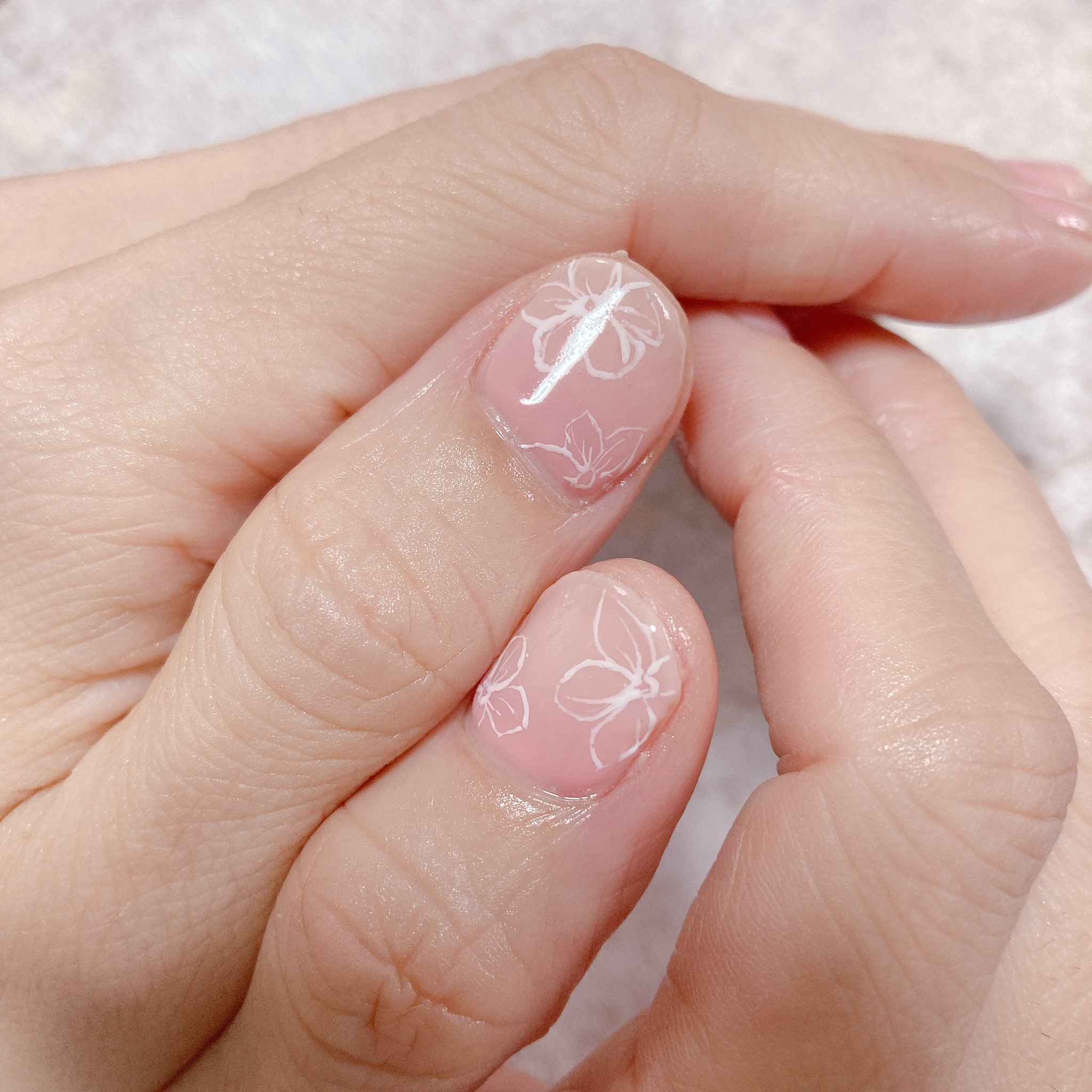 Luce Nail ちみぃ セルフネイル 逆グラデーションネイル フラワーネイル オフィスネイル 会社 に言われない程度のネイル 徐々に派手にしていく作戦 T Co 8ofwq3zmxo Twitter