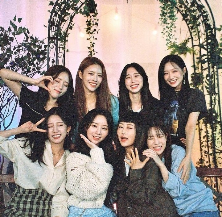 mutualanbase's tweet photo. moots selamat ulang tahun untuk para rp Lovelyz terutama untuk @LOVELIJEU 🥰 ditunggu open housenya! https://t.co/R45dWZEXiN