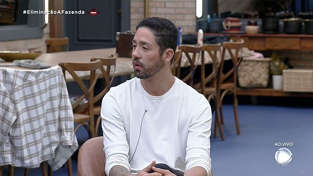 marianaforbiu's tweet photo. O Rico representando bem o Brasil. 

#EliminaçãoAFazenda https://t.co/gsbvries21
