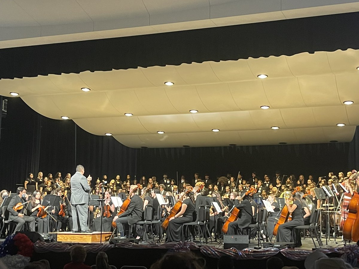 tkpauley's tweet photo. What an amazing ceremony to honor veterans!Plus it was great to see my kiddo and former students performing once again! @EastViewHS @EVPatriotBand https://t.co/tfD4jjxBNt