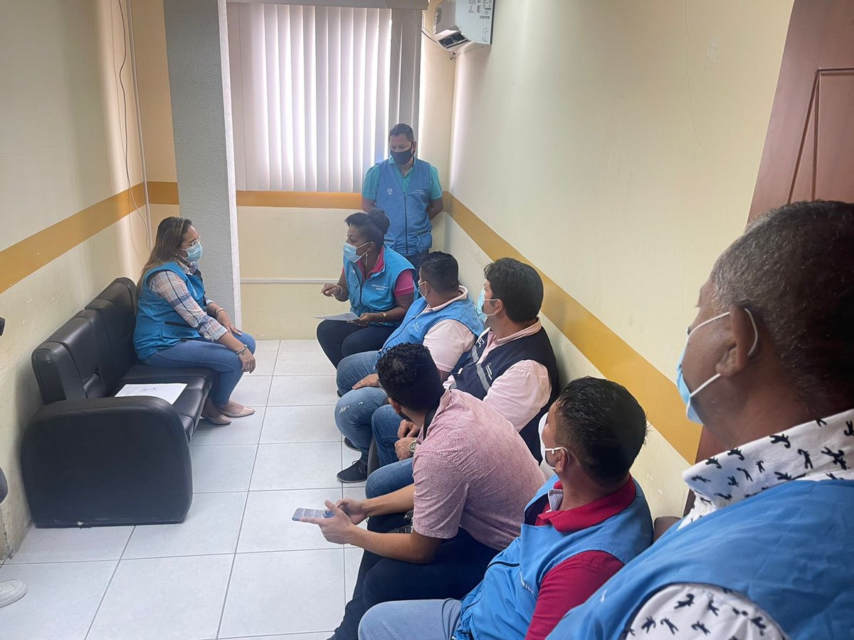 SaludImbabura's tweet photo. #Esmeraldas | Solange Bernal, Directora del #Distrito08D03Salud recibe la visita de Tania Obando, Gobernadora de Esmeraldas para analizar temas inherentes la estabilidad laboral de profesionales de la salud y la existencia de medicamentos en la farmacia la institucional, https://t.co/MAja2jGXuh
