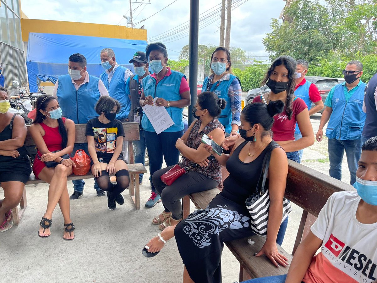 SaludImbabura's tweet photo. #Esmeraldas | Solange Bernal, Directora del #Distrito08D03Salud recibe la visita de Tania Obando, Gobernadora de Esmeraldas para analizar temas inherentes la estabilidad laboral de profesionales de la salud y la existencia de medicamentos en la farmacia la institucional, https://t.co/MAja2jGXuh