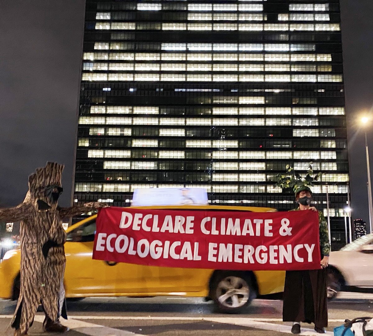 katieholten's tweet photo. Inspiring vigil tonight in NYC @UN. While world leaders @COP26 continue their disastrous history of inaction, we the people continue to joyfully demand #ClimateJustice & #ClimateActionNow.
#SaveEastRiverPark #SaveTheTrees #UprootTheSystem #SixthMassExtinction #COP26 https://t.co/Q3kZi1vczS