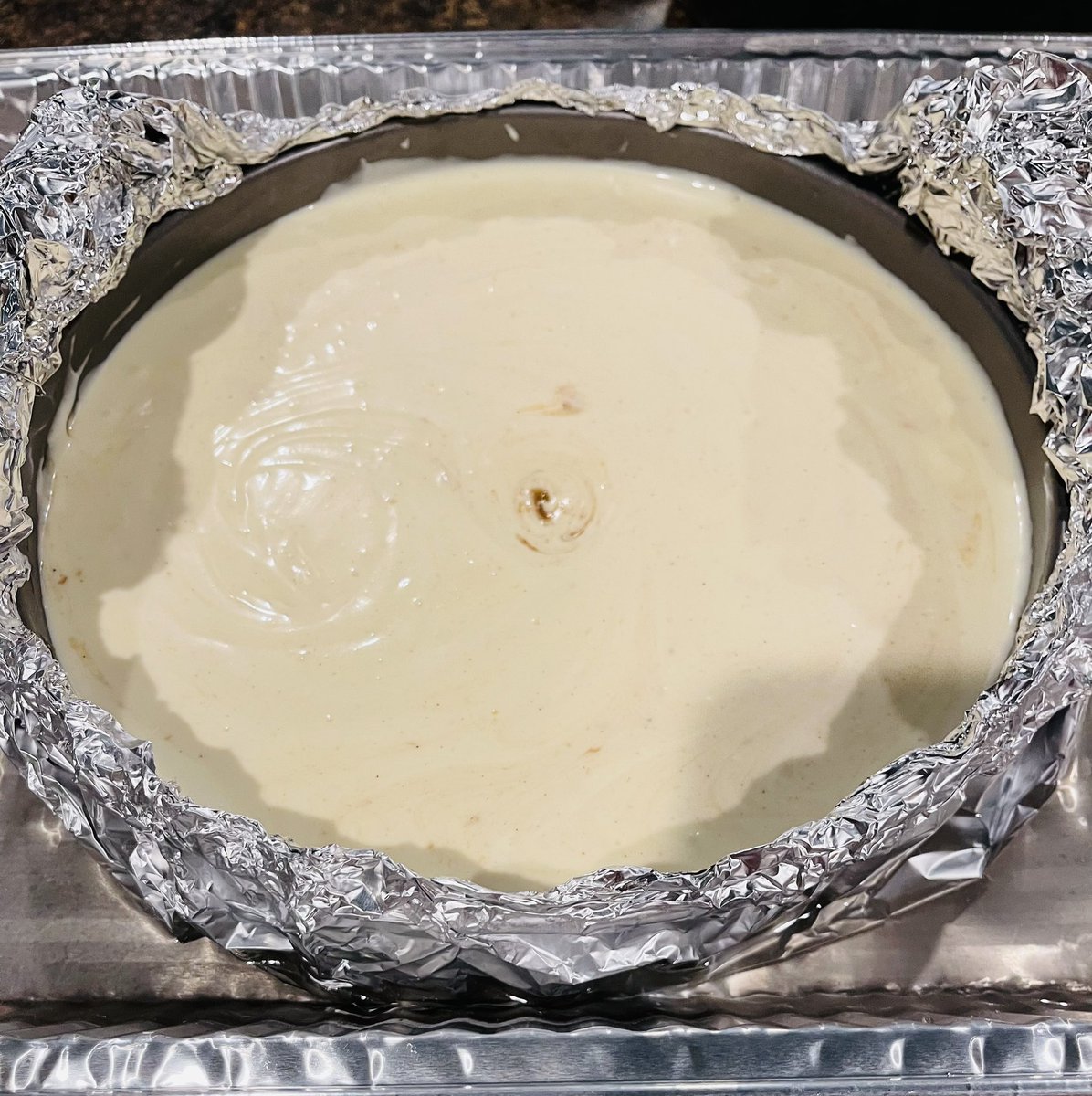 DGUNZ22's tweet photo. Apple Pie Cheesecake with Nilla Wafer Crust. I’ll post the final results in the am. 🙏🏿🤞🏿 https://t.co/93sThl5UPx