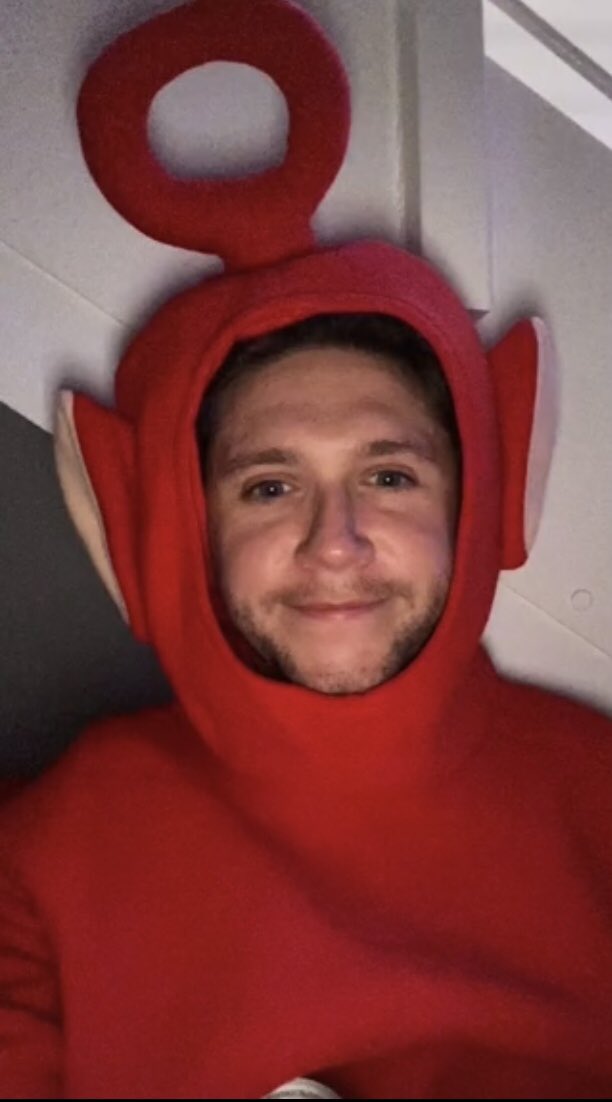 NiallHDailyNews's tweet photo. Niall Horan dressed as a Teletubbie! https://t.co/lFoRj2bqNt