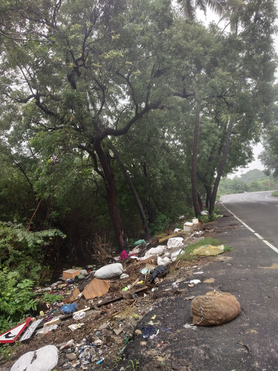 DrsenthilVa's tweet photo. @dkarthikTOI @TrichyCorp @Subramanian_ma @timesofindia Dumping plastic wastages , coconut shells , Garbages At Somarasampettai river bank vayalur road too.
#EnvironmentalPollutions #Healthissues #TrichyRural #Somarasampettai #Riverbanks https://t.co/GhNrSAmfFg