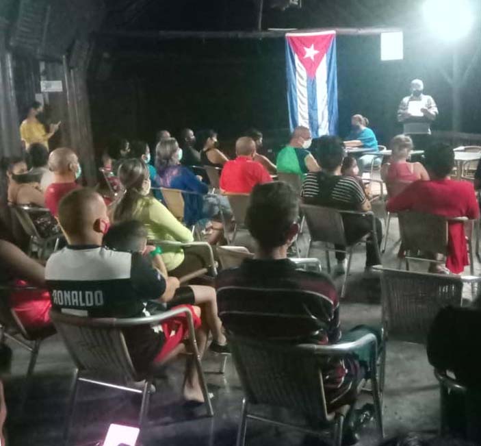 RubenRamosPR's tweet photo. #PoderPopular los electores de la circunscripción 124 del consejo popular #HermanosCruz en el municipio de #PinarDelRío hicieron un reconocimiento a su delegado Alberto González Lemus , por la labor realizada en favor de la comunidad #CubaVive #PorNuevasVictorias #CreoEnPinar https://t.co/ctCfkG1eIJ