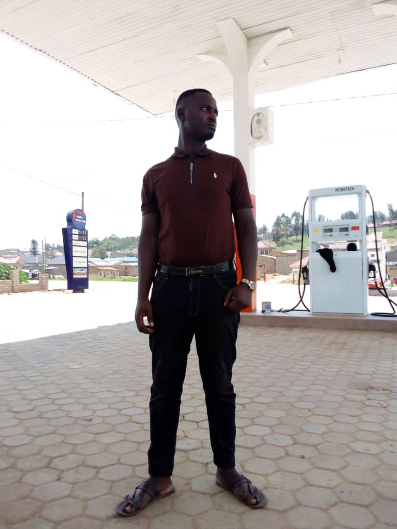 DTNewsletter's tweet photo. Bahabwa Afras of Kakukuru, Nyabuhama, Biharwe Mbarara city went missing on Tuesday 9th November 2021. He was working with Japs Petro station Sanga Branch. His whereabouts are  unknown to his family. Dear @PoliceUg , this family needs your help. Call +256756267688 or 0778434041 https://t.co/Mc9R8Bf4Cd