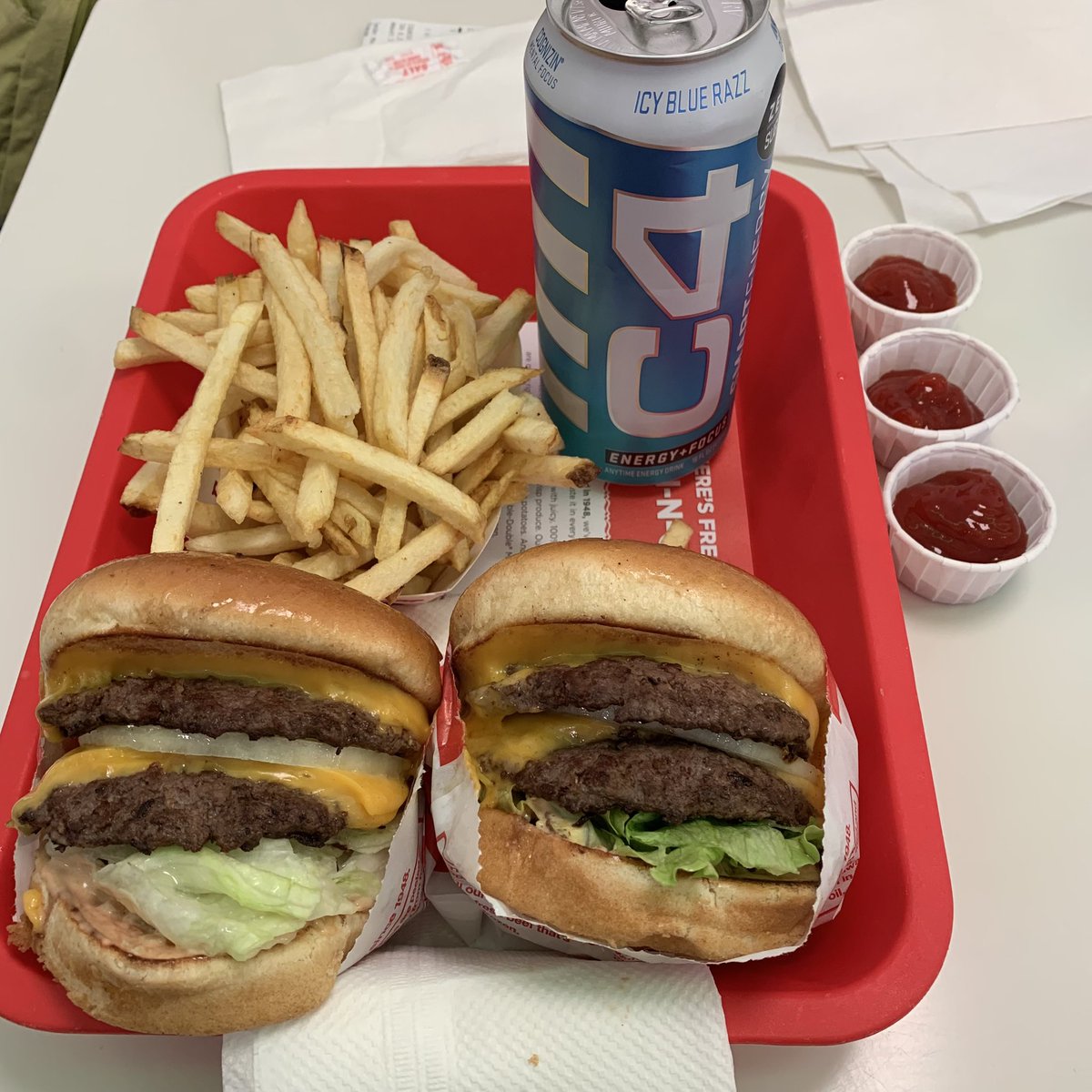 CaffeineMan1's tweet photo. Being from the East cost, I was told I MUST try In &amp; Out Burger. The verdict? Overrated. Glad I had my C4 Smart Energy to make it better! Save 20% off at @c4energy with coupon code caffeineman #c4energy #c4smartenergy #igniteyourfire #smartenergy #caffeineman1 #inoutburger https://t.co/nw4IyjOgOT