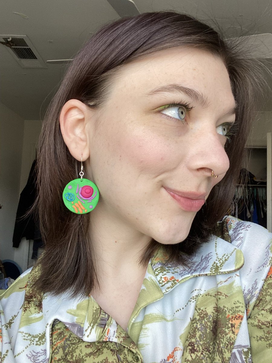 TheBotanicalMo1's tweet photo. I just restocked my famous cell earrings 😌 it’s giving miss Frizzle https://t.co/YGSumHbkNY