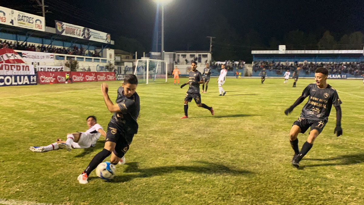 Gol de Mictlán, anota el mexicano Omar López al minuto 82
Quiché 1-2 Mictlán.
