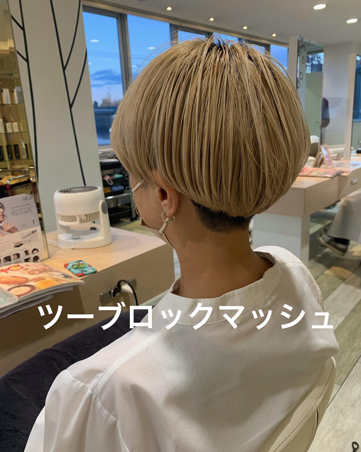 ヘアークラフトアニー ミニマムなツーブロックマッシュです サイドと襟足刈り上げてすっきりシルエット マッシュ マッシュショート マッシュショート女子 ツーブロック ツーブロック女子 金髪 ブリーチ 札幌美容室 白石区美容室 南郷18丁目