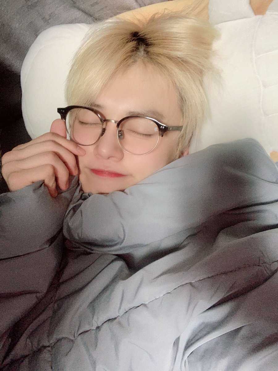 sexycutie913's tweet photo. 근데 연준이는 숙소에서 타잔인거 이미 모두가 다 알고있었음
당연함 침대셀카 맨날 이렇게 앙큼하게 찍음 https://t.co/oTR2qkv3u8
