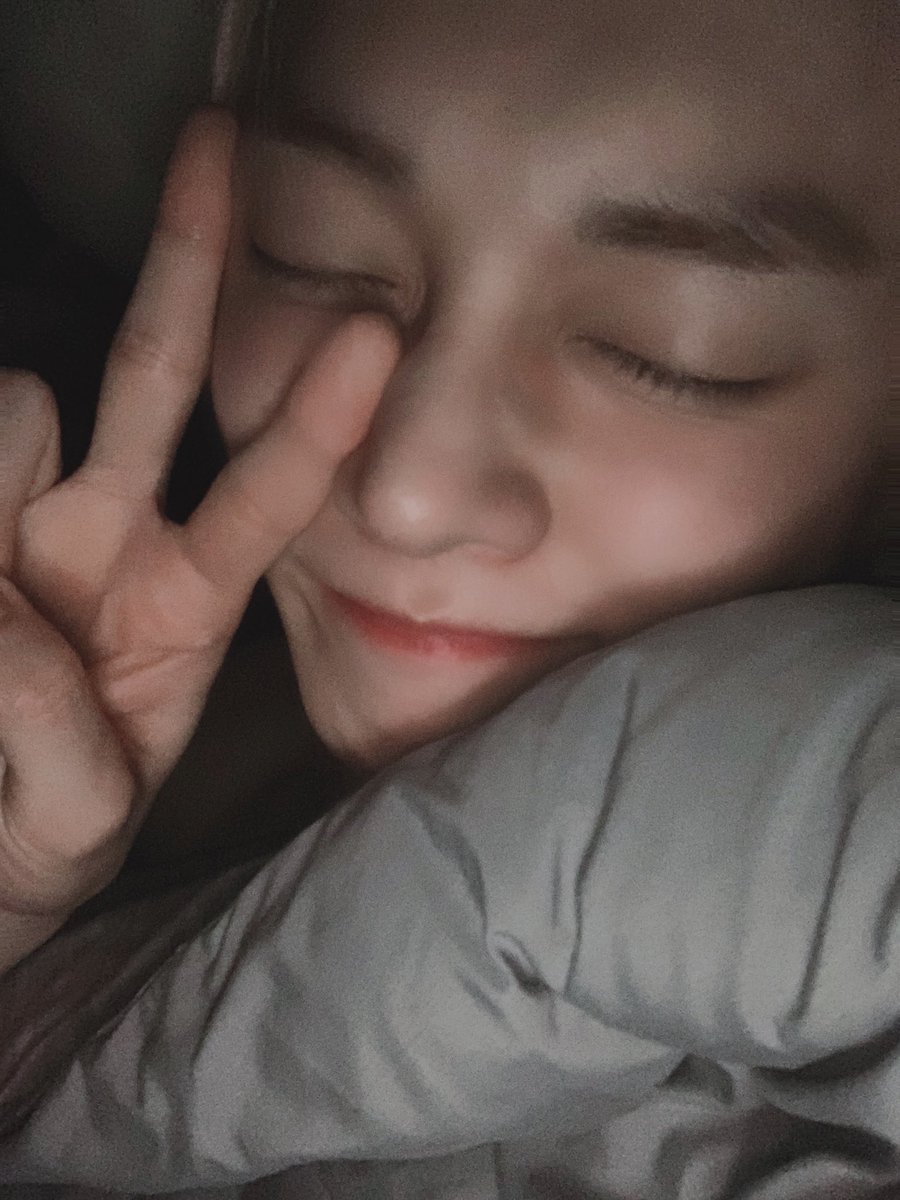 sexycutie913's tweet photo. 근데 연준이는 숙소에서 타잔인거 이미 모두가 다 알고있었음
당연함 침대셀카 맨날 이렇게 앙큼하게 찍음 https://t.co/oTR2qkv3u8