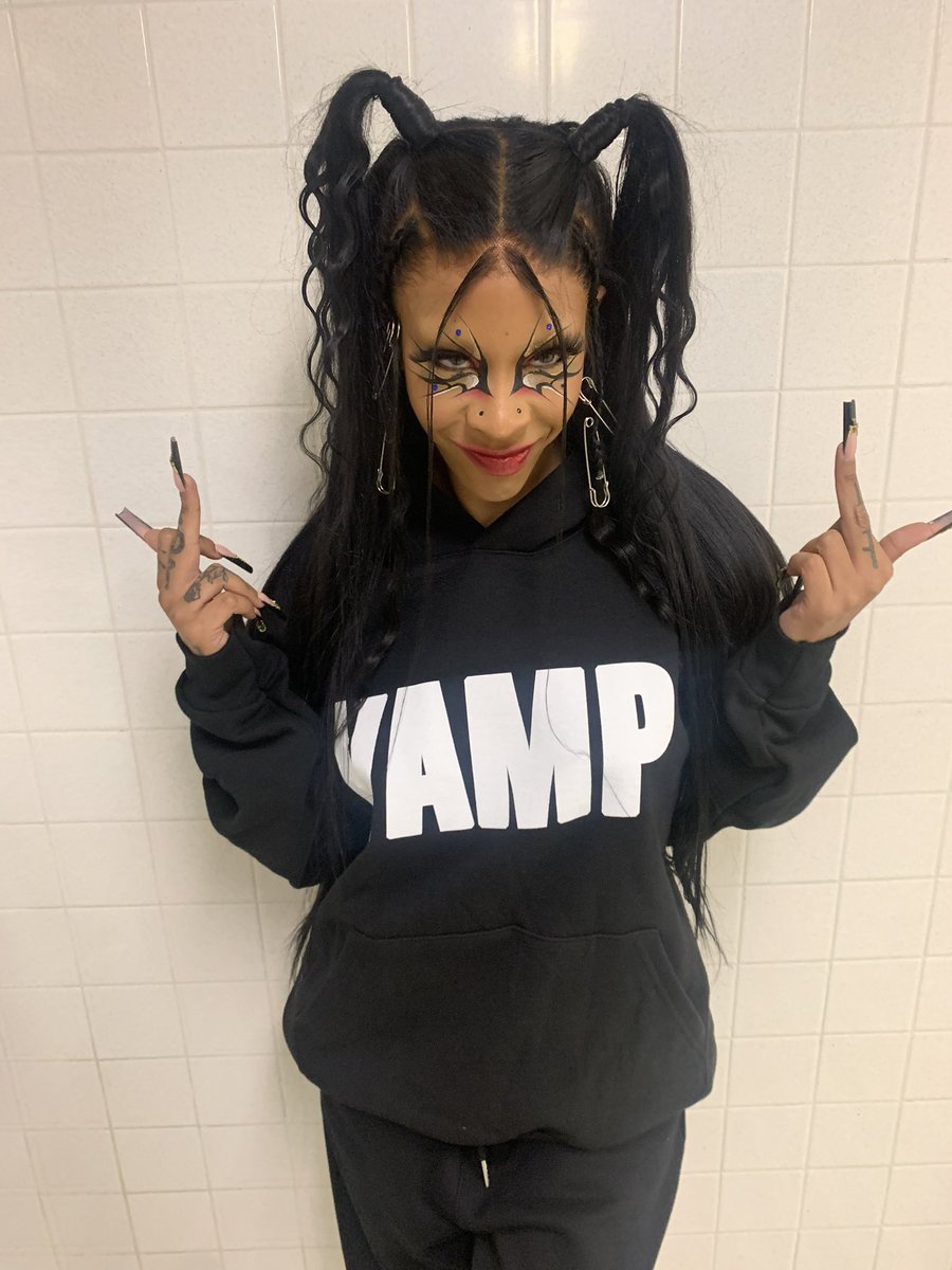 riconasty's tweet photo. Vamp Tourlife I perform at 9 so come at 9:31 if you gonna act like a BITCH 🦇 https://t.co/vjv6u29sqU