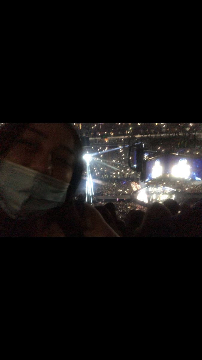 harryspeepkin's tweet photo. i saw harry last night https://t.co/6XO9nZhfA8