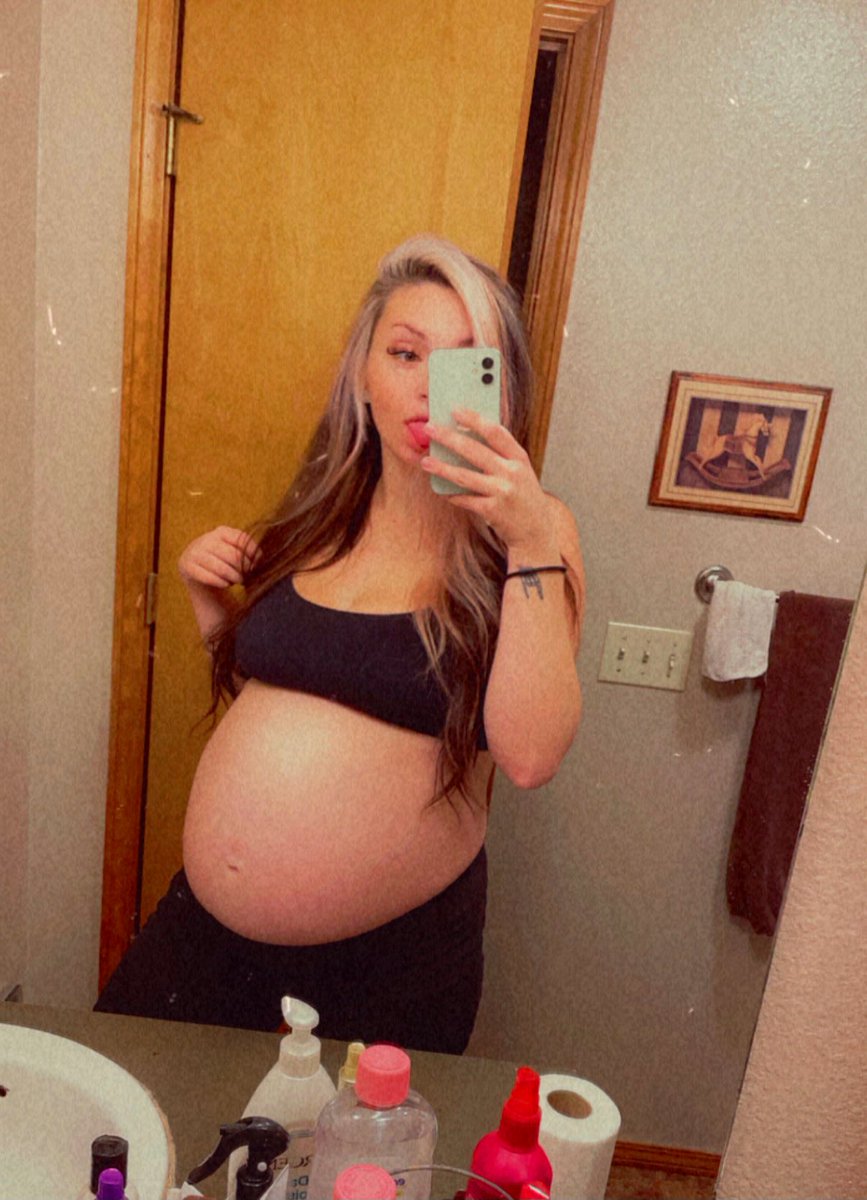 Mel_Milla13's tweet photo. Baby daddy thinking me being pregnant af will stop a mfer .. just ask all your homies 😵‍💫 https://t.co/Lwq970mk6T