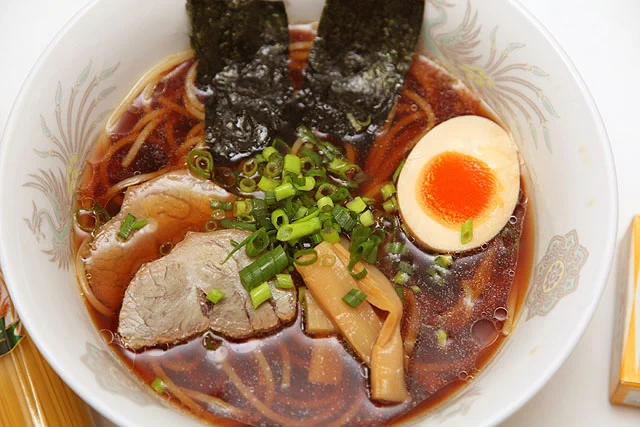 お湯に重曹を入れてスパゲティ茹でると中華麺になるのが本当のようだ‼