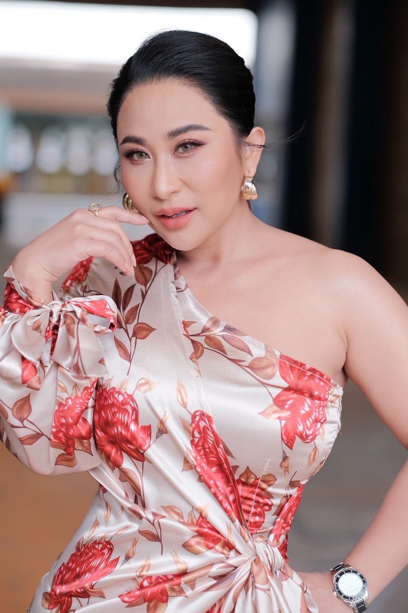 LalaSaon's tweet photo. โสด โปรดจีบ ช่วงนี้รีบ เด๋วขึ้นคานไม่ทัน 55❤️🧡

แต่งหน้าโสดๆ เจเจ' วาซาบิ' 💄
ทำผมโสดๆ Wanchaloem Jaisook https://t.co/RTjXAel4DA