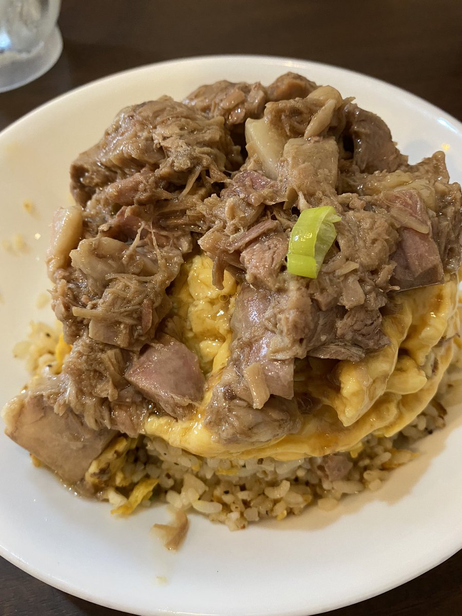 Redeye8oo8's tweet photo. 今日の昼ごはん
ハーフだから頼んだのに、、なんだよ！この量は！ https://t.co/WLOTGCwXWG