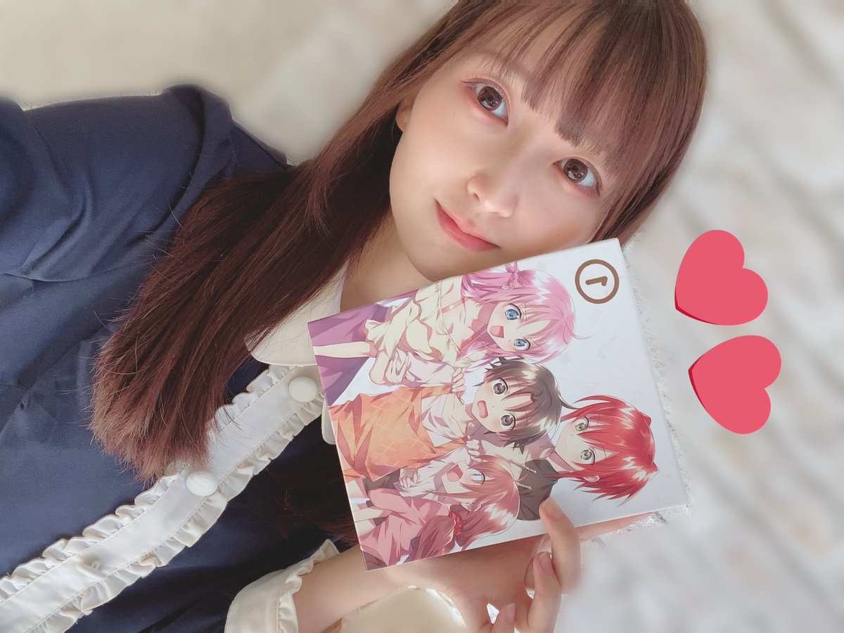 _ayaka_nanase's tweet photo. #女神寮の寮母くん。Blu-ray BOX 1 は堪能されましたか〜⁉️😋
特���のドラマCDは本編以上に濃い内容（！？）もあり、大盛り上がりで楽しく収録しましたよ🎶
書かせて頂いた色紙も皆さんに届いたようで良かったです🌸💓

続きのBlu-ray BOX 2は11月26日（金）発売です🥳
➡️https://t.co/yv9uuOwHvi https://t.co/90Y3IEgnI6