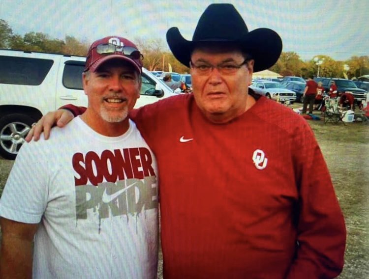 BillyMac2017's tweet photo. THROWBACK THURSDAY #TBT to Tailgating in Waco, TX before the OU SOONERS vs. BAYLOR BEARS Football Game 10 Years ago and We had a Guest โGood Olโ JRโ Jim Ross (WWE and now AEW) Join Us for a couple of Beers! - BOOMER! SOONER! ๐ #TBT #OUvsBAYLOR #GoodOlJR https://t.co/Bk9gm3WSA5
