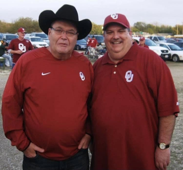BillyMac2017's tweet photo. THROWBACK THURSDAY #TBT to Tailgating in Waco, TX before the OU SOONERS vs. BAYLOR BEARS Football Game 10 Years ago and We had a Guest โGood Olโ JRโ Jim Ross (WWE and now AEW) Join Us for a couple of Beers! - BOOMER! SOONER! ๐ #TBT #OUvsBAYLOR #GoodOlJR https://t.co/Bk9gm3WSA5