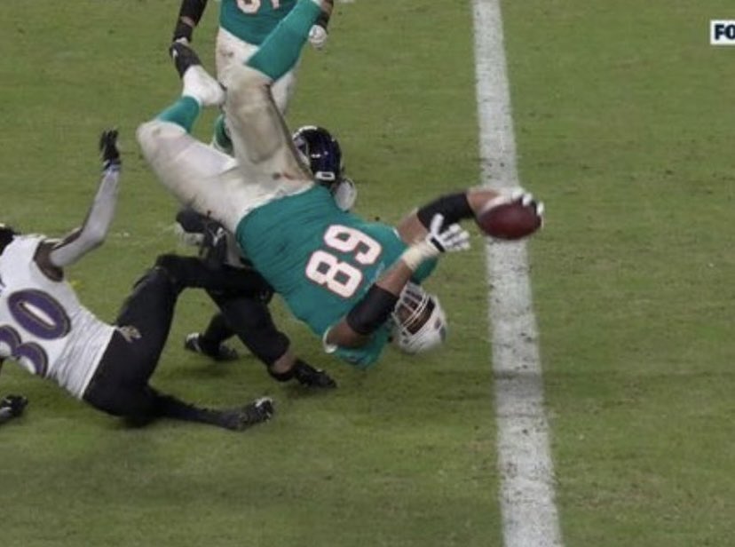 GoatedGarrett's tweet photo. This picture is iconic, play of the night by far https://t.co/E9WEnT7hvw