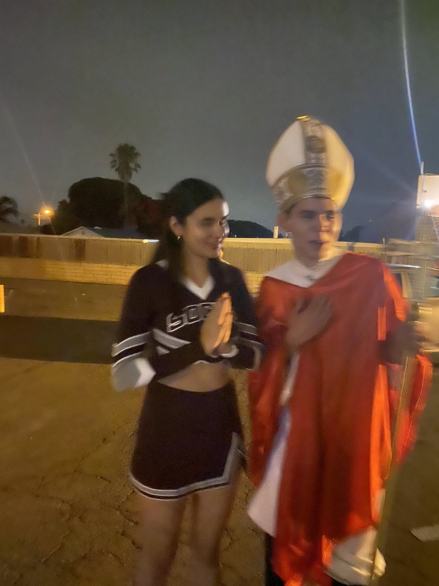 kaylitaaaaaaaa's tweet photo. drunk pope called me hot #yuhhh #holy #confidenceboosted https://t.co/hWiWaTwiqH