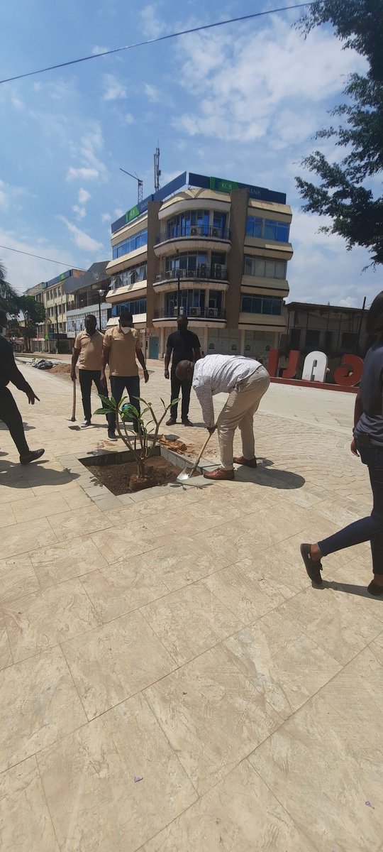 GGGI_Rwanda's tweet photo. #happeningnow @CityofKigali and @GGGI_Rwanda celebrate #WorldCitiesDay21 at #Imbuga Pedestrian Corridor as they sign new MOU for #greencities #greenrwanda https://t.co/wLecsZbXmB