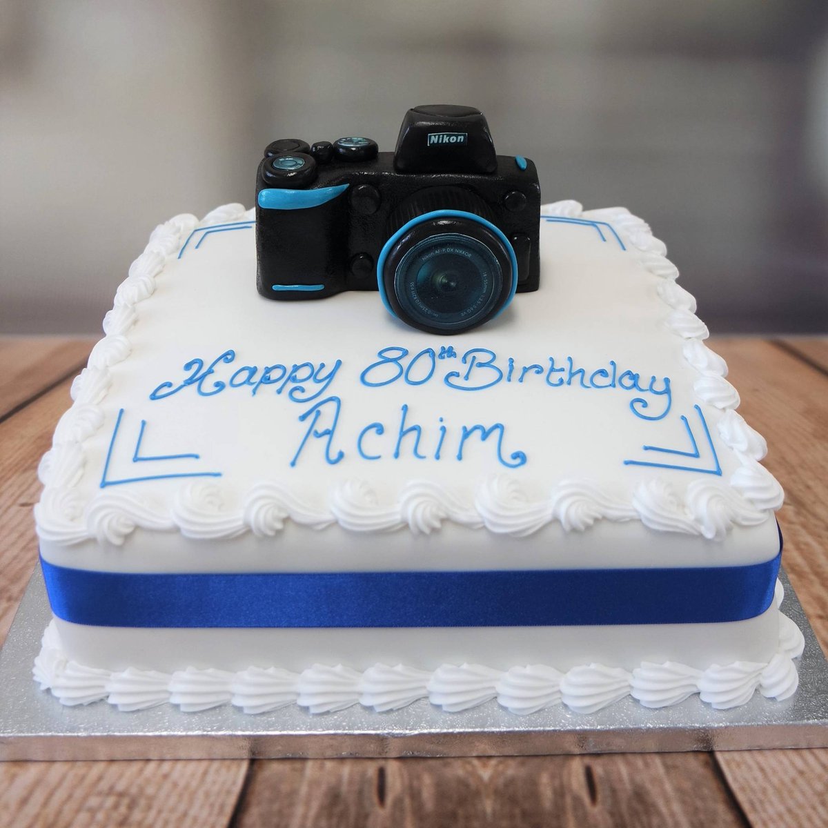 A Nikon camera cake to celebrate a special 80th birthday 📷

#bespokecakeexeter  #birthdaycake  #birthdaycakeexeter  #80thbirthdaycake  #cameracake #nikoncake #photography #craftycakesexeter