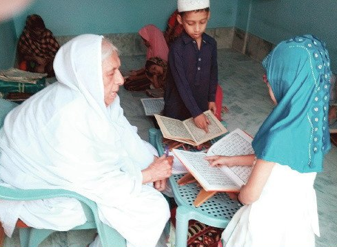 ETribuneMag's tweet photo. In a community often consigned to a limited number of demeaning jobs, Nanni Jameela’s story tells a story of respect.

For more: https://t.co/Pfj2roPqla

#etribune #TribuneMag #devoutness https://t.co/DW5S1QgoA5
