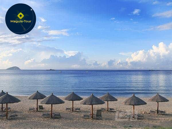 MaguisTour's tweet photo. Maguis-Tour vous souhaite un bon Week-end avec cette magnifique vue de la plage tayaki. ❤💛💚 https://t.co/k8LcWEdMuQ
