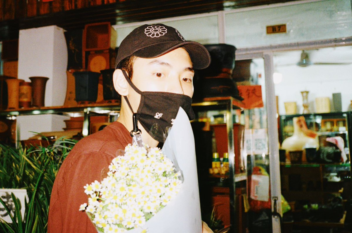 wzypics's tweet image. — 211031 WZY Studio Weibo Update 💙

#Howtospend #Halloween2021 

Treat or trick;
If giving sweets sweets 🍬then let me give a little bouquet of flowers 💐

(2/2)
⌜ #王子异 ⋆ #wangziyi ⌟
#NinePercent